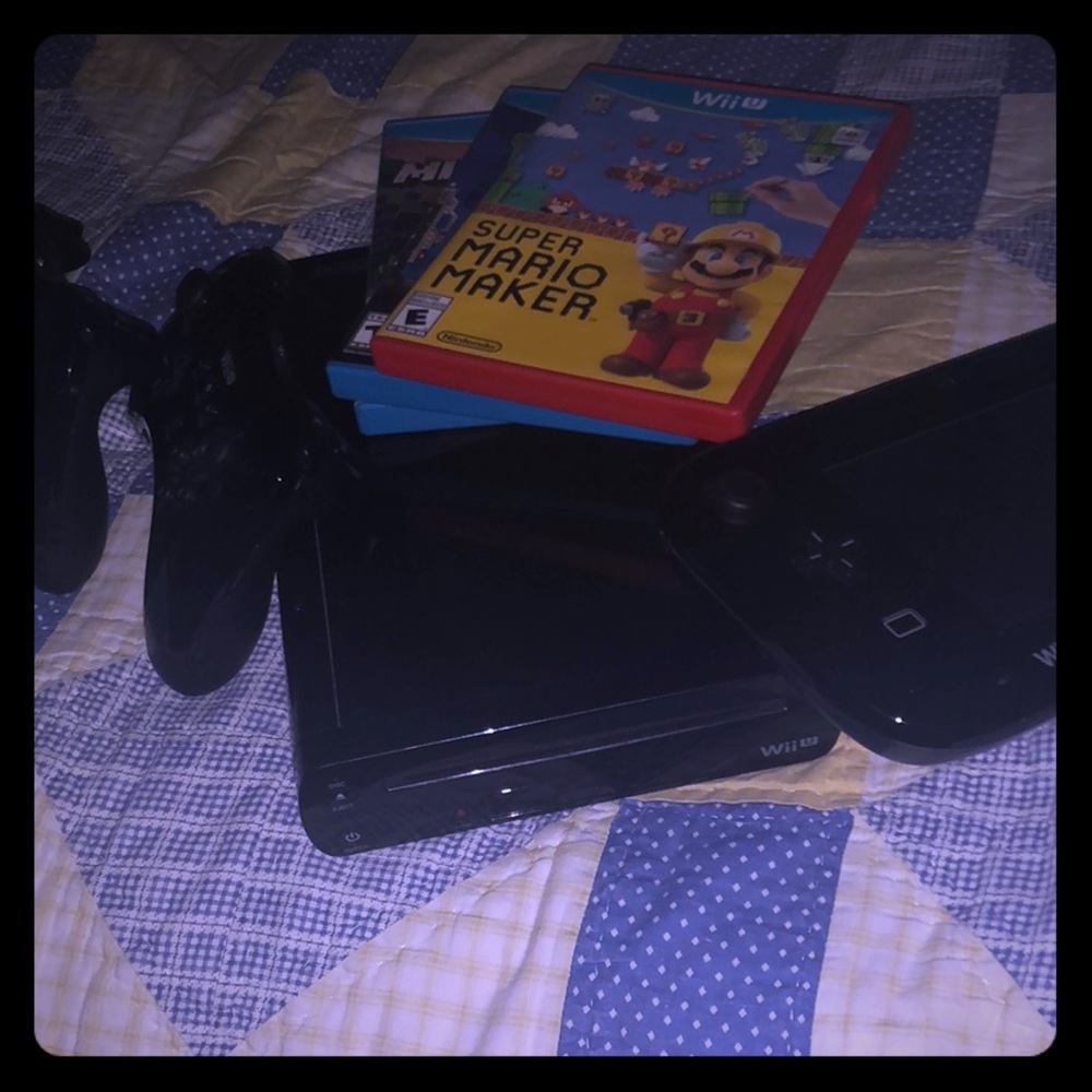 Wii U, 3 Games, 2 Pro Controllers